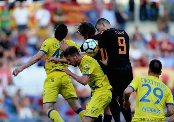 La squadra di Maran esce sconfitta per 4-1 dall'Olimpico: Di Francesco ora può pensare al Liverpool.