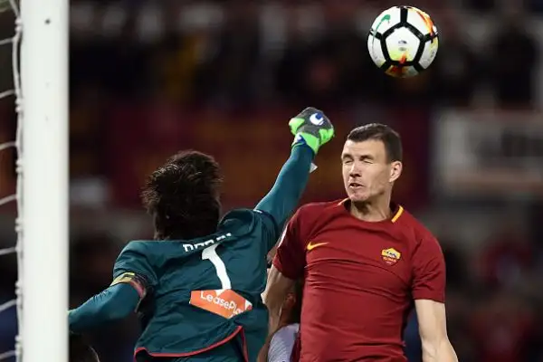 La Roma resta in piena corsa per la Champions, ma battere il Grifone è più complicato del previsto.
