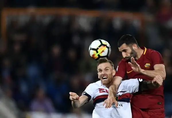 La Roma resta in piena corsa per la Champions, ma battere il Grifone è più complicato del previsto.