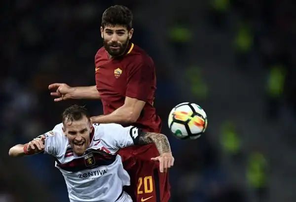 La Roma resta in piena corsa per la Champions, ma battere il Grifone è più complicato del previsto.