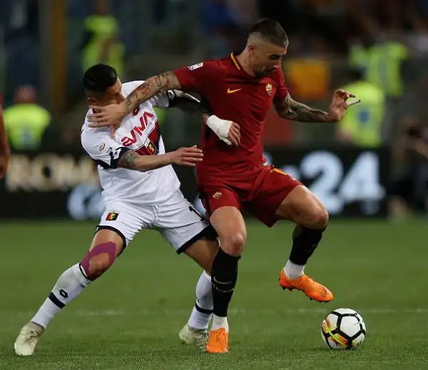 La Roma resta in piena corsa per la Champions, ma battere il Grifone è più complicato del previsto.