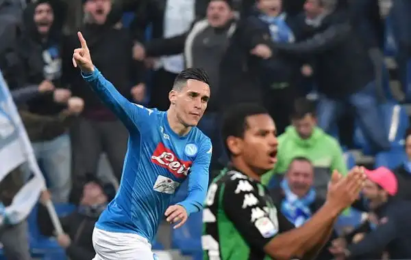 Al gol di Politano, a lungo inseguito nel mercato invernale, i partenopei rispondono nella ripresa con un'autorete di Rogerio ma non basta per tenere il passo della Juventus.