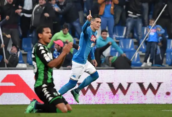 Al gol di Politano, a lungo inseguito nel mercato invernale, i partenopei rispondono nella ripresa con un'autorete di Rogerio ma non basta per tenere il passo della Juventus.