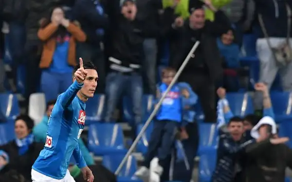 Al gol di Politano, a lungo inseguito nel mercato invernale, i partenopei rispondono nella ripresa con un'autorete di Rogerio ma non basta per tenere il passo della Juventus.