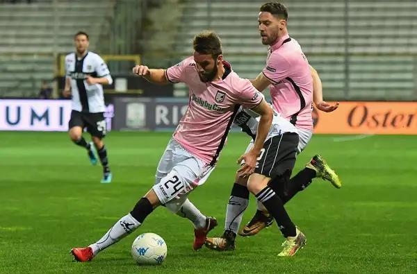 Grazie a una tripletta dell'Arciere Calaiò, il Parma si impone in casa contro il Palermo e risale al quarto posto, a -4 dai siciliani.