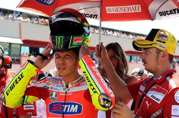 Uccio, come Valentino, è nato nel 1979 ed è responsabile della VR46 Academy e direttore sportivo dello Sky Racing Team VR46.
