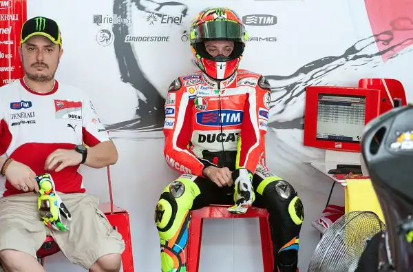 Uccio, come Valentino, è nato nel 1979 ed è responsabile della VR46 Academy e direttore sportivo dello Sky Racing Team VR46.