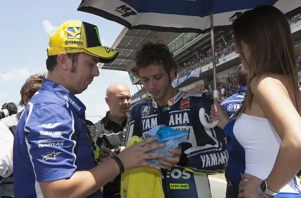Uccio, come Valentino, è nato nel 1979 ed è responsabile della VR46 Academy e direttore sportivo dello Sky Racing Team VR46.
