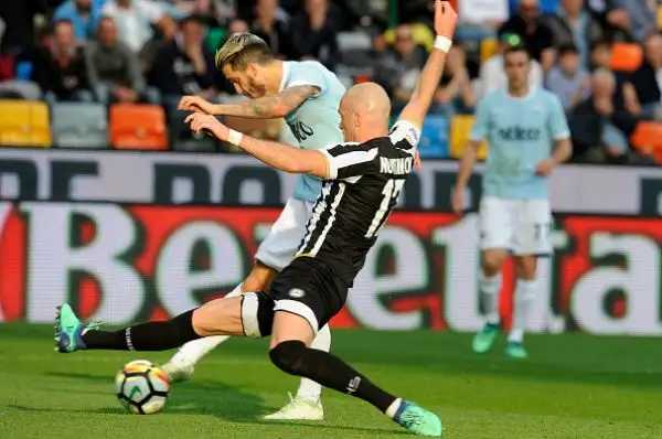 La squadra di Inzaghi passa 2-1 in Friuli in rimonta e aggancia la Roma: ottavo ko di fila per Oddo.