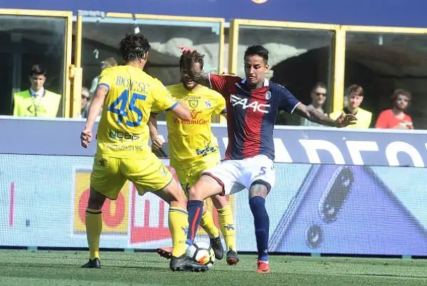 Con i gol di Giaccherini e Inglese, che hanno ribaltato il gol iniziale di Verdi i veronesi si portano a +2 dalla zona retrocessione.