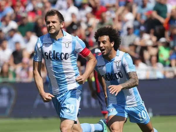 In vantaggio con Lulic su rigore i capitolini si fanno sorpassare delle reti di Simy e Ceccherini, nel finale il pareggio del solito Milinkovic-Savic.