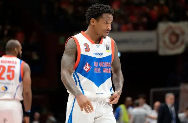 La partita a tratti è sembrata il replay di gara 1, poi l’Olimpia perde un po’ di fluidità e permette alla Red October Cantù di riavvicinarsi, senza però mettere mai a rischio il risultato finale.