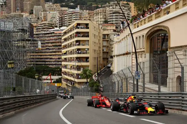 L'australiano della Red Bull, partito dalla pole position, nonostante un problema alla sua monoposto è riuscito a tenersi alle spalle Vettel, Hamilton, Raikkonen e Bottas.