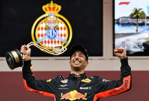 L'australiano della Red Bull, partito dalla pole position, nonostante un problema alla sua monoposto è riuscito a tenersi alle spalle Vettel, Hamilton, Raikkonen e Bottas.