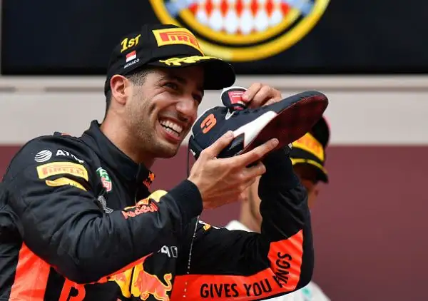 L'australiano della Red Bull, partito dalla pole position, nonostante un problema alla sua monoposto è riuscito a tenersi alle spalle Vettel, Hamilton, Raikkonen e Bottas.