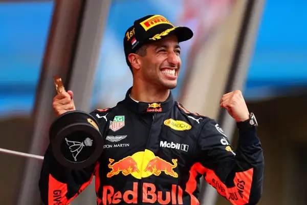 L'australiano della Red Bull, partito dalla pole position, nonostante un problema alla sua monoposto è riuscito a tenersi alle spalle Vettel, Hamilton, Raikkonen e Bottas.