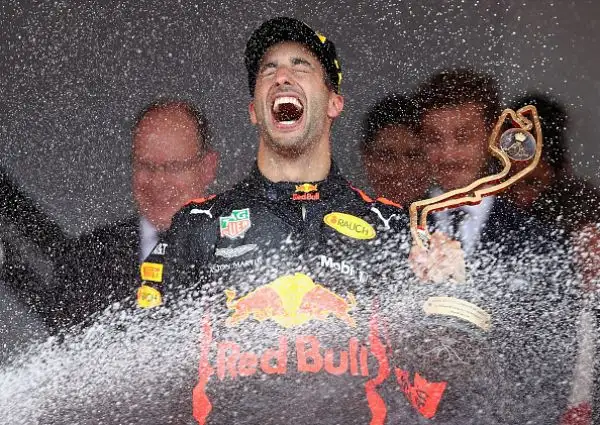 L'australiano della Red Bull, partito dalla pole position, nonostante un problema alla sua monoposto è riuscito a tenersi alle spalle Vettel, Hamilton, Raikkonen e Bottas.