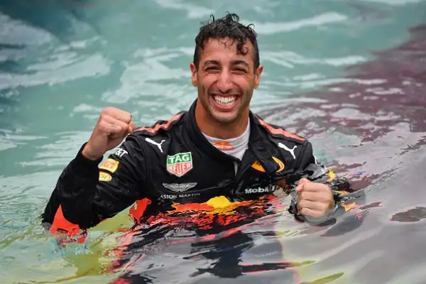 L'australiano della Red Bull, partito dalla pole position, nonostante un problema alla sua monoposto è riuscito a tenersi alle spalle Vettel, Hamilton, Raikkonen e Bottas.
