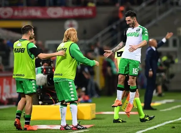 Il Sassuolo va in vantaggio su punizione con Politano nel primo tempo e raddoppia nel finale con Berardi. Rafinha accorcia le distanze per l'Inter ma non basta.