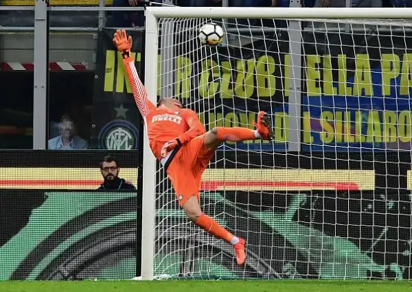 Il Sassuolo va in vantaggio su punizione con Politano nel primo tempo e raddoppia nel finale con Berardi. Rafinha accorcia le distanze per l'Inter ma non basta.