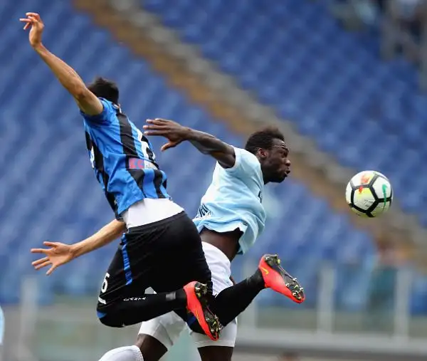 Barrow per gli ospiti, Caicedo per i padroni di casa: i gol arrivano nel primo tempo, nella ripresa la Dea si schianta contro uno Strakosha in giornata super.