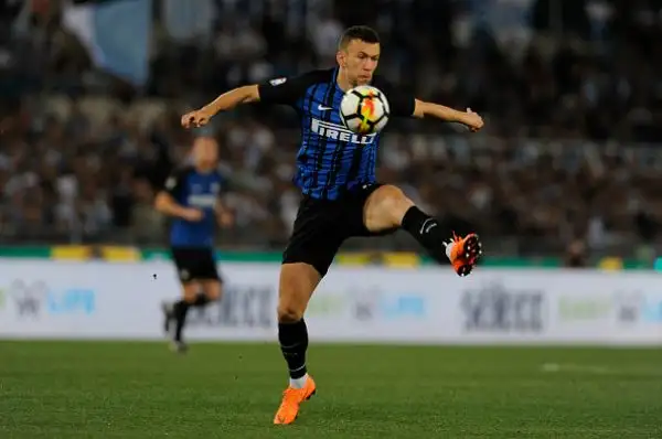 Partita folle all'Olimpico: biancocelesti a lungo in vantaggio crollano nel finale e perdono 3-2 cedendo il quarto posto alla squadra di Spalletti.