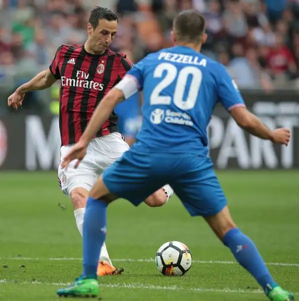 I rossoneri tremano per tre minuti, poi rifilano un netto 5-1 alla Fiorentina.
