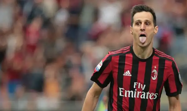 I rossoneri tremano per tre minuti, poi rifilano un netto 5-1 alla Fiorentina.