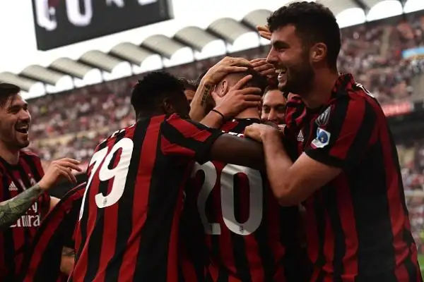 I rossoneri non danno scampo al già senza speranze Verona, segna anche Abate.