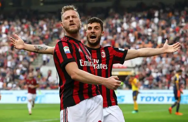 I rossoneri non danno scampo al già senza speranze Verona, segna anche Abate.