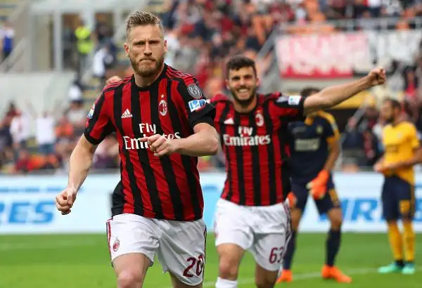 I rossoneri non danno scampo al già senza speranze Verona, segna anche Abate.