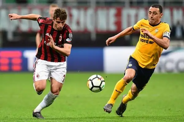 I rossoneri non danno scampo al già senza speranze Verona, segna anche Abate.