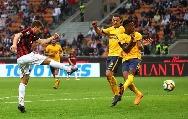 I rossoneri non danno scampo al già senza speranze Verona, segna anche Abate.