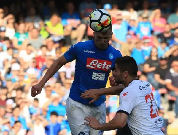 Milik e Callejon firmano l'ultima vittoria stagionale per gli azzurri, Tumminello non basta alla squadra di Zenga: è serie B.