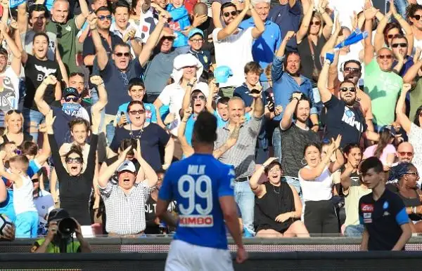Milik e Callejon firmano l'ultima vittoria stagionale per gli azzurri, Tumminello non basta alla squadra di Zenga: è serie B.