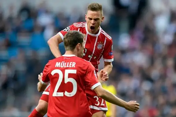 Il 2-2 con doppietta dell'attaccante francese basta ai Blancos per volare a Kiev per l'ultimo atto della Champions League.