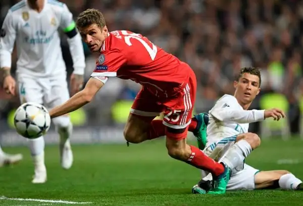 Il 2-2 con doppietta dell'attaccante francese basta ai Blancos per volare a Kiev per l'ultimo atto della Champions League.