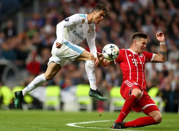 Il 2-2 con doppietta dell'attaccante francese basta ai Blancos per volare a Kiev per l'ultimo atto della Champions League.