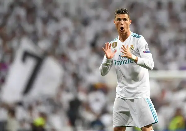 Il 2-2 con doppietta dell'attaccante francese basta ai Blancos per volare a Kiev per l'ultimo atto della Champions League.