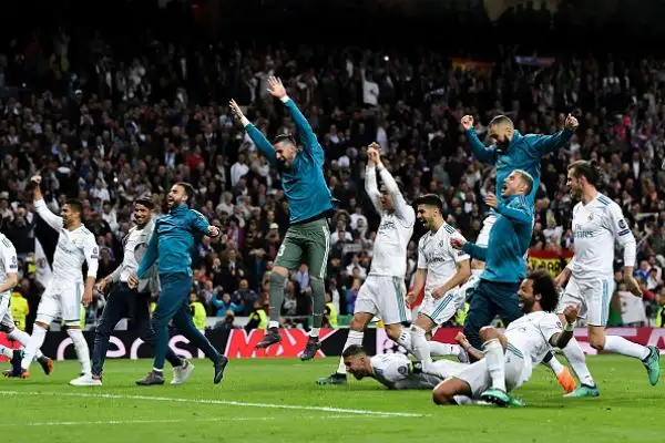 Il 2-2 con doppietta dell'attaccante francese basta ai Blancos per volare a Kiev per l'ultimo atto della Champions League.