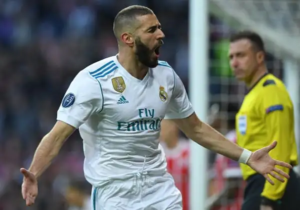 Il 2-2 con doppietta dell'attaccante francese basta ai Blancos per volare a Kiev per l'ultimo atto della Champions League.