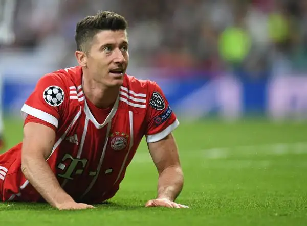 Il 2-2 con doppietta dell'attaccante francese basta ai Blancos per volare a Kiev per l'ultimo atto della Champions League.