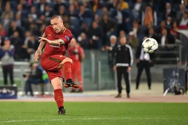 Non bastano le doppiette di Dzeko e Nainggolan: la vittoria giallorossa all'Olimpico sancisce l'eliminazione in semifinale.