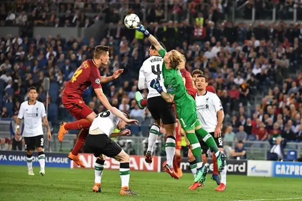 Non bastano le doppiette di Dzeko e Nainggolan: la vittoria giallorossa all'Olimpico sancisce l'eliminazione in semifinale.