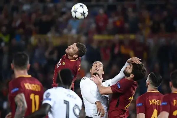 Non bastano le doppiette di Dzeko e Nainggolan: la vittoria giallorossa all'Olimpico sancisce l'eliminazione in semifinale.