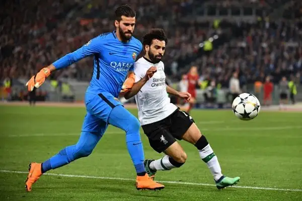 Non bastano le doppiette di Dzeko e Nainggolan: la vittoria giallorossa all'Olimpico sancisce l'eliminazione in semifinale.
