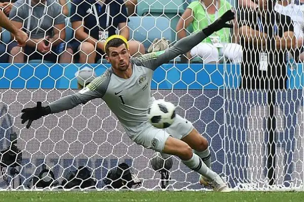 Con un gol per tempo di Carillo e del capitano Guerrero, la squadra di Gareca piega l'Australia che chiude il Gruppo C al quarto posto.