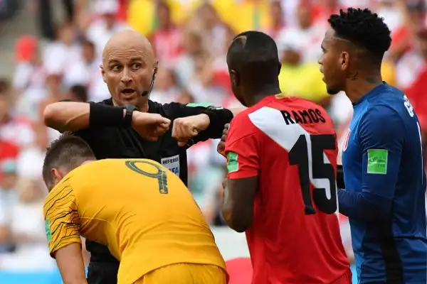 Con un gol per tempo di Carillo e del capitano Guerrero, la squadra di Gareca piega l'Australia che chiude il Gruppo C al quarto posto.