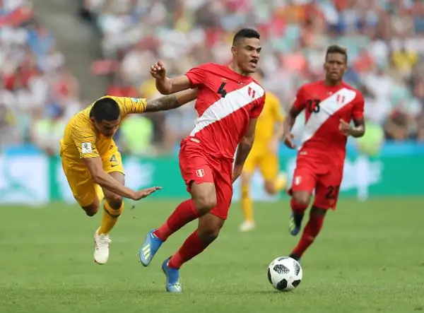 Con un gol per tempo di Carillo e del capitano Guerrero, la squadra di Gareca piega l'Australia che chiude il Gruppo C al quarto posto.