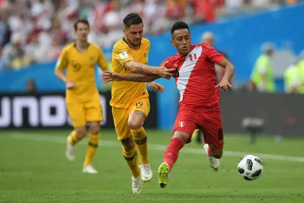 Con un gol per tempo di Carillo e del capitano Guerrero, la squadra di Gareca piega l'Australia che chiude il Gruppo C al quarto posto.